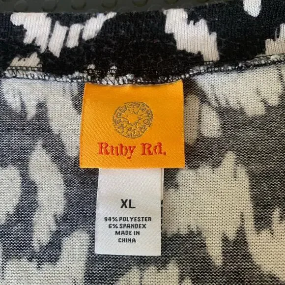 Ruby Rd. Black and White Pattern Handkerchief Style Top Size XL - Picture 5 of 6